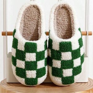 NEW Green and White Checkered Slippers Size Ranges 6.5-7 and 8.5-9